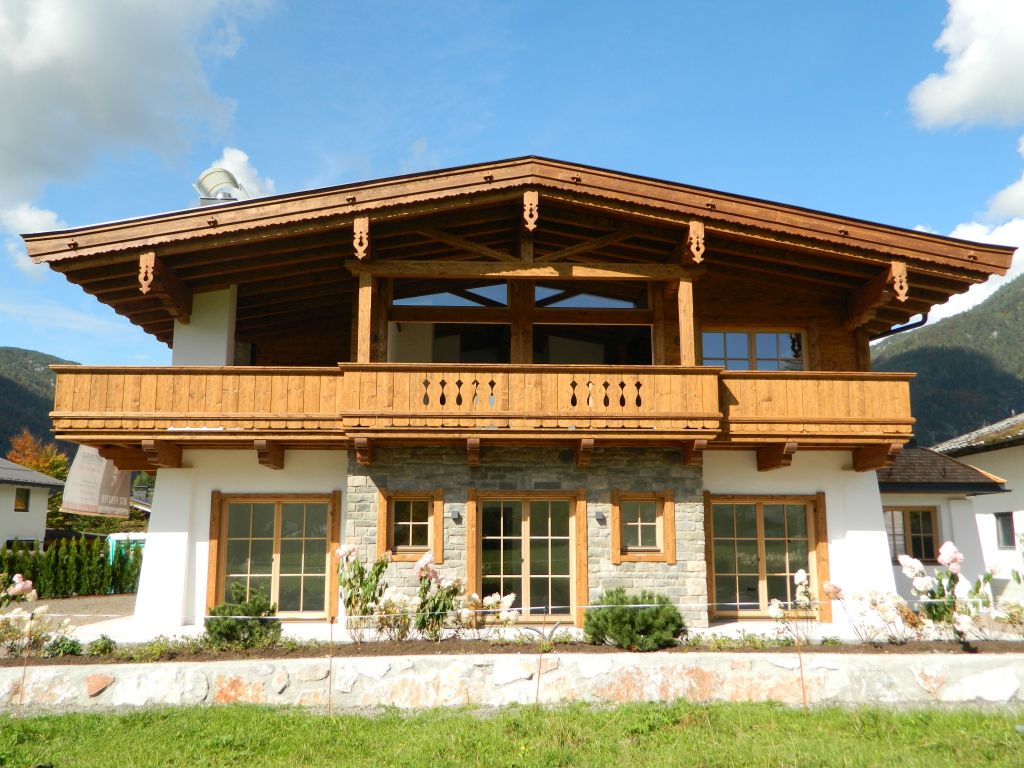 Dachstuhl, Balkon U. Täfer Gehackt, Gebürstet U. M. Effektlasur Gestrichen